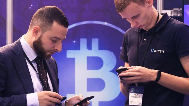 Участники конференции в одной из выставочных зон CryptoEvent RIW