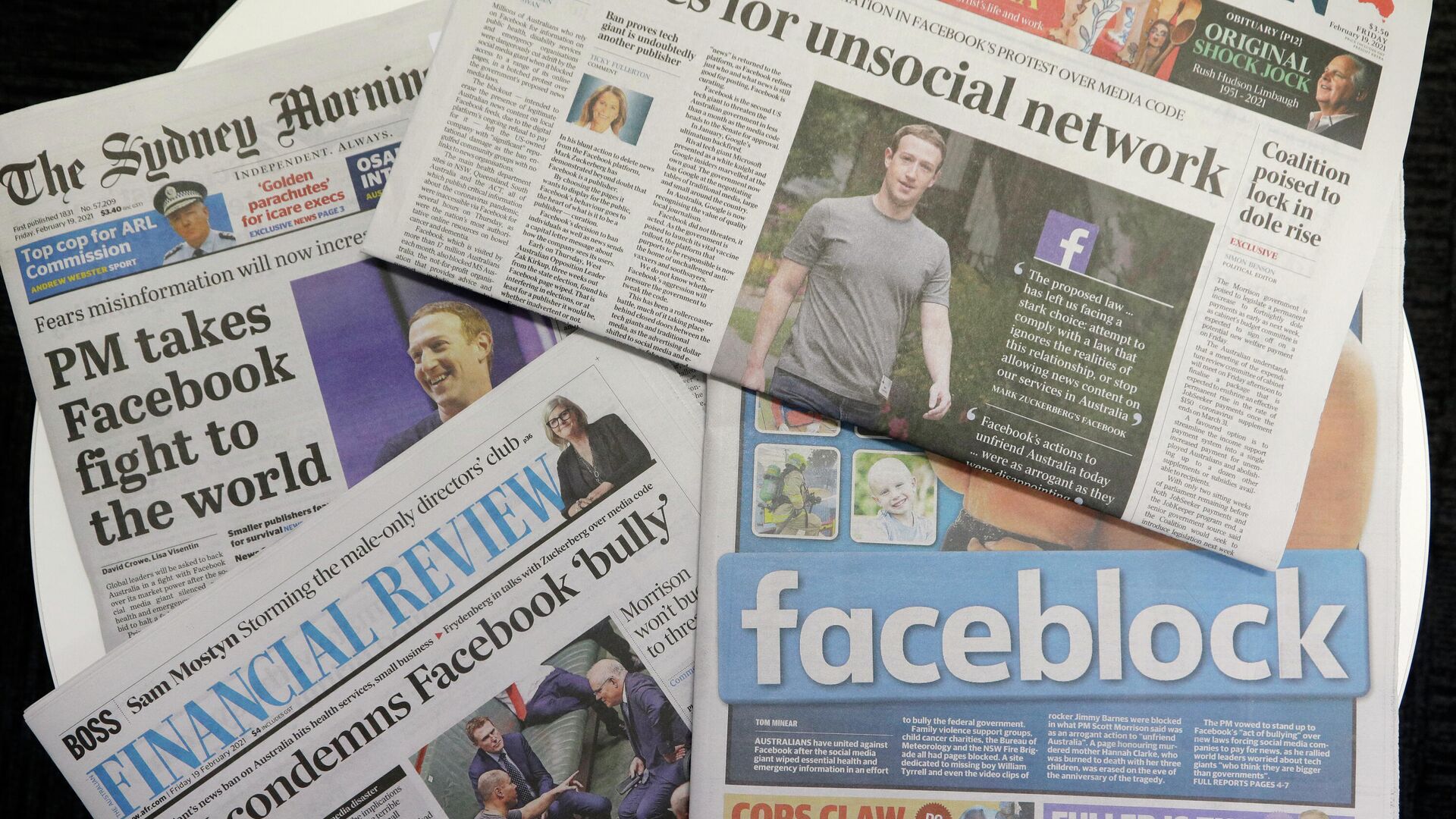 "Крестовый поход" против Facebook. За что наказывают соцсеть