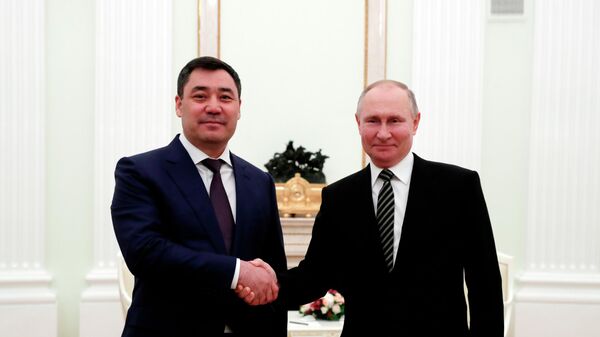 Президент РФ Владимир Путин и президент Киргизской Республики Садыр Жапаров во время встречи в Кремле