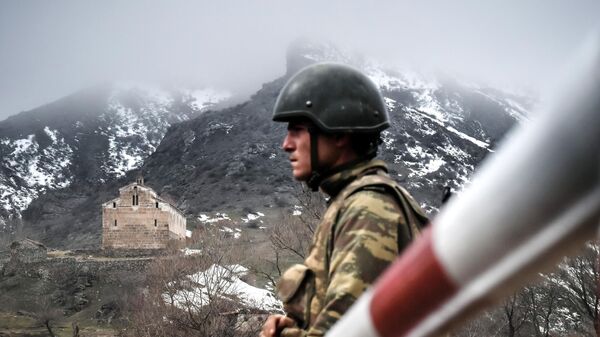 Военнослужащий Азербайджана на КПП  в Лачинском районе