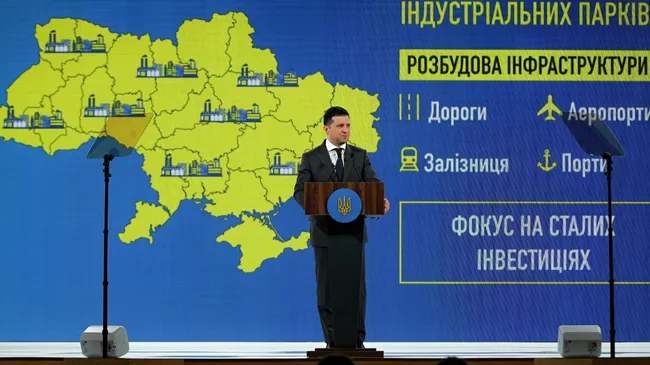 Президент Украины Владимир Зеленский во время выступления на Всеукраинском форуме Украина 30. Инфраструктура 
