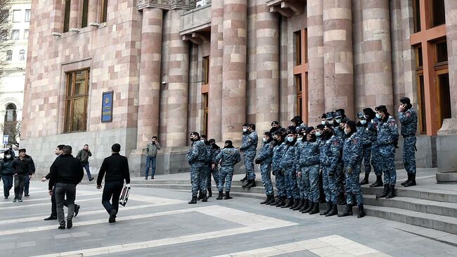 LIVE: Обстановка в центре Еревана