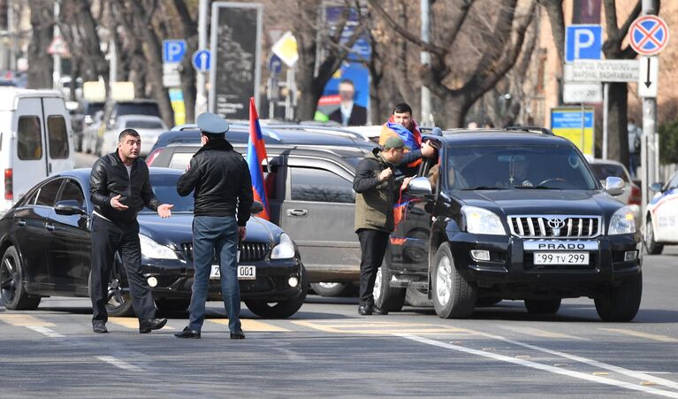 Протестующие перекрыли проспект Баграмяна в Ереване