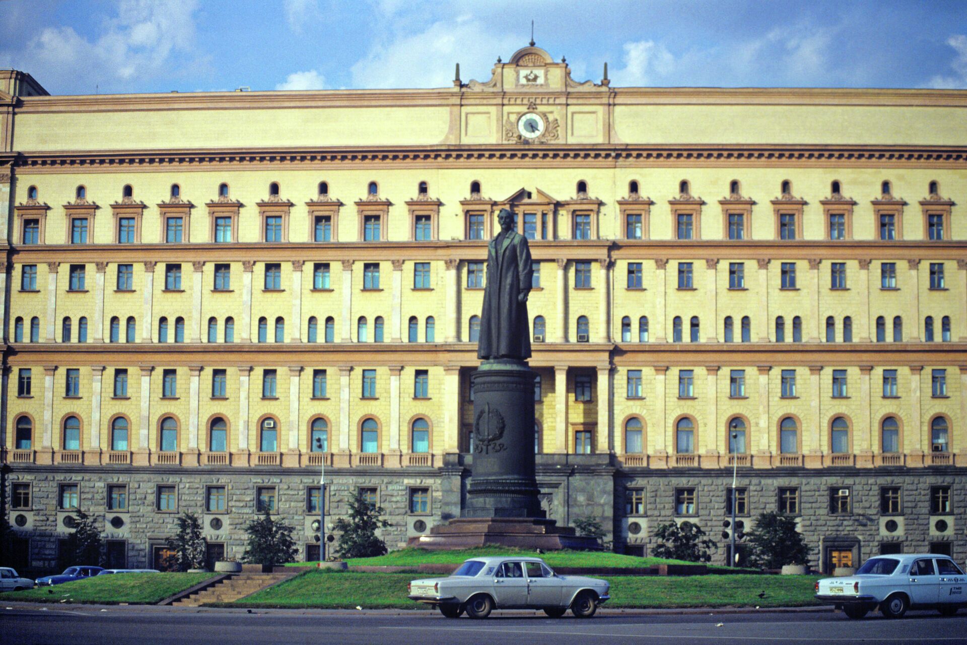 Памятник Ф.Э.Дзержинскому на Лубянской площади - РИА Новости, 1920, 06.06.2023
