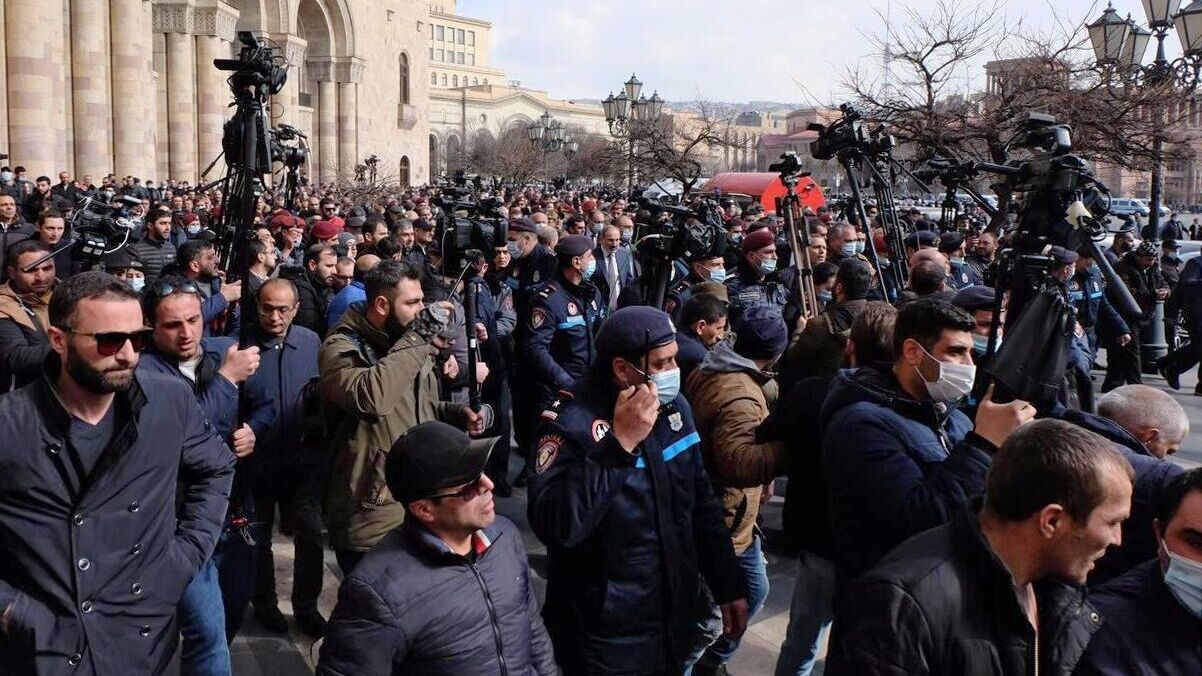 Протестующие возле Дома правительства в Ереване - РИА Новости, 1920, 25.02.2021