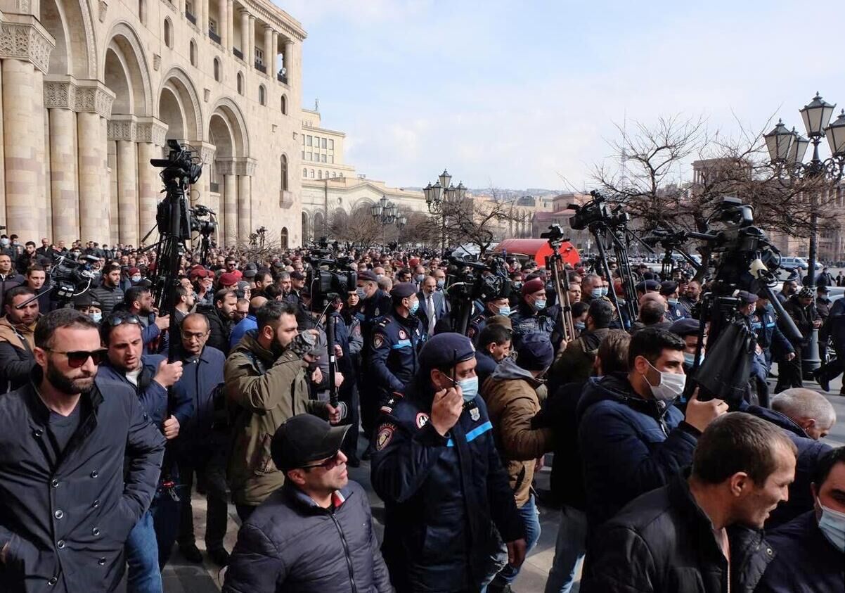 Протестующие возле Дома правительства в Ереване - РИА Новости, 1920, 25.02.2021