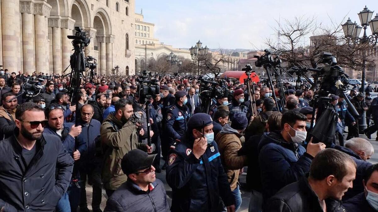 Протестующие возле Дома правительства в Ереване - РИА Новости, 1920, 25.02.2021