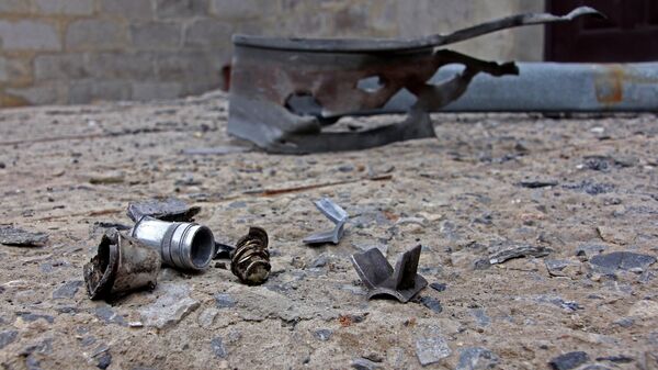 Найденные осколки снарядов, разорвавшихся возле дома в поселке Оленовка в Донецкой области