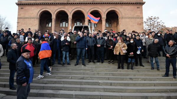 Оппозиционные активисты перекрыли проспект Баграмяна у здания Национального собрания Армении в Еревaне