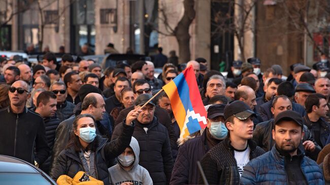 Участники митинга оппозиции в Ереване