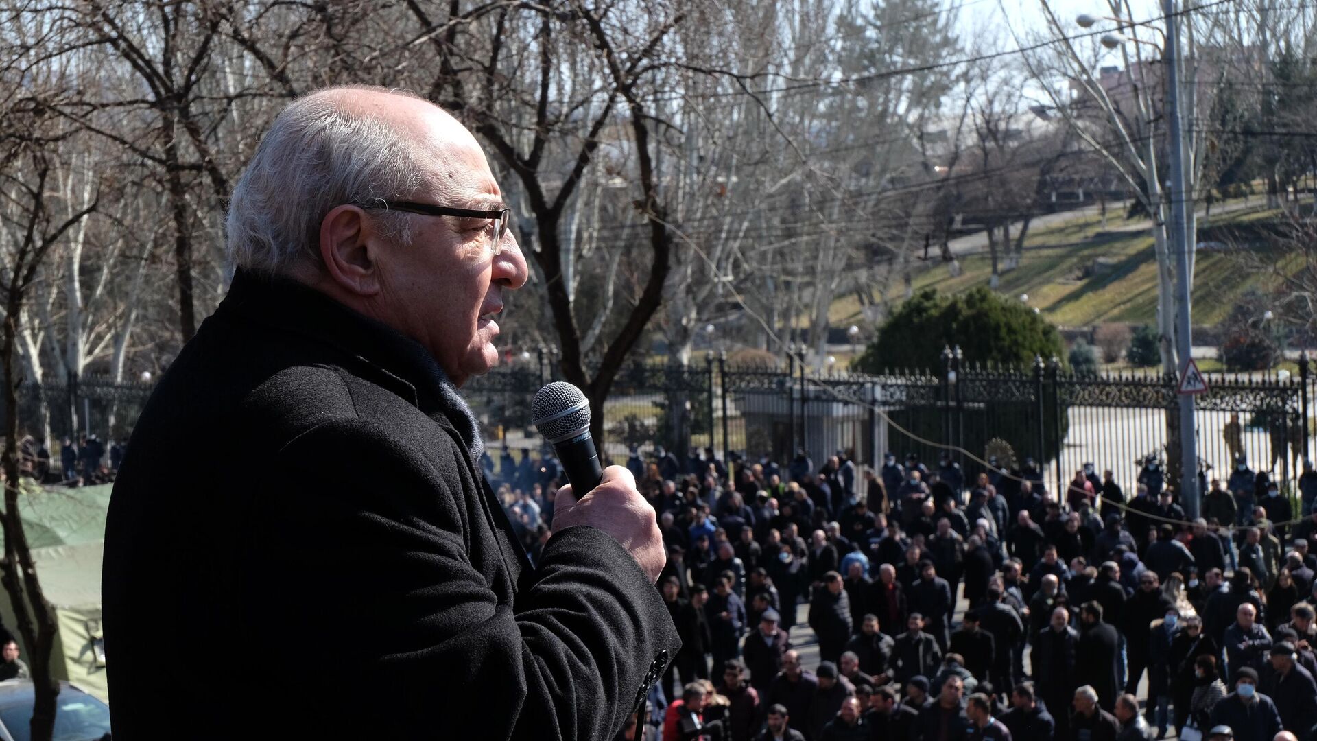 Лидер Движения по спасению Родины Вазген Манукян на митинге оппозиции у здания Национальной академии наук в Еревaне - РИА Новости, 1920, 26.02.2021