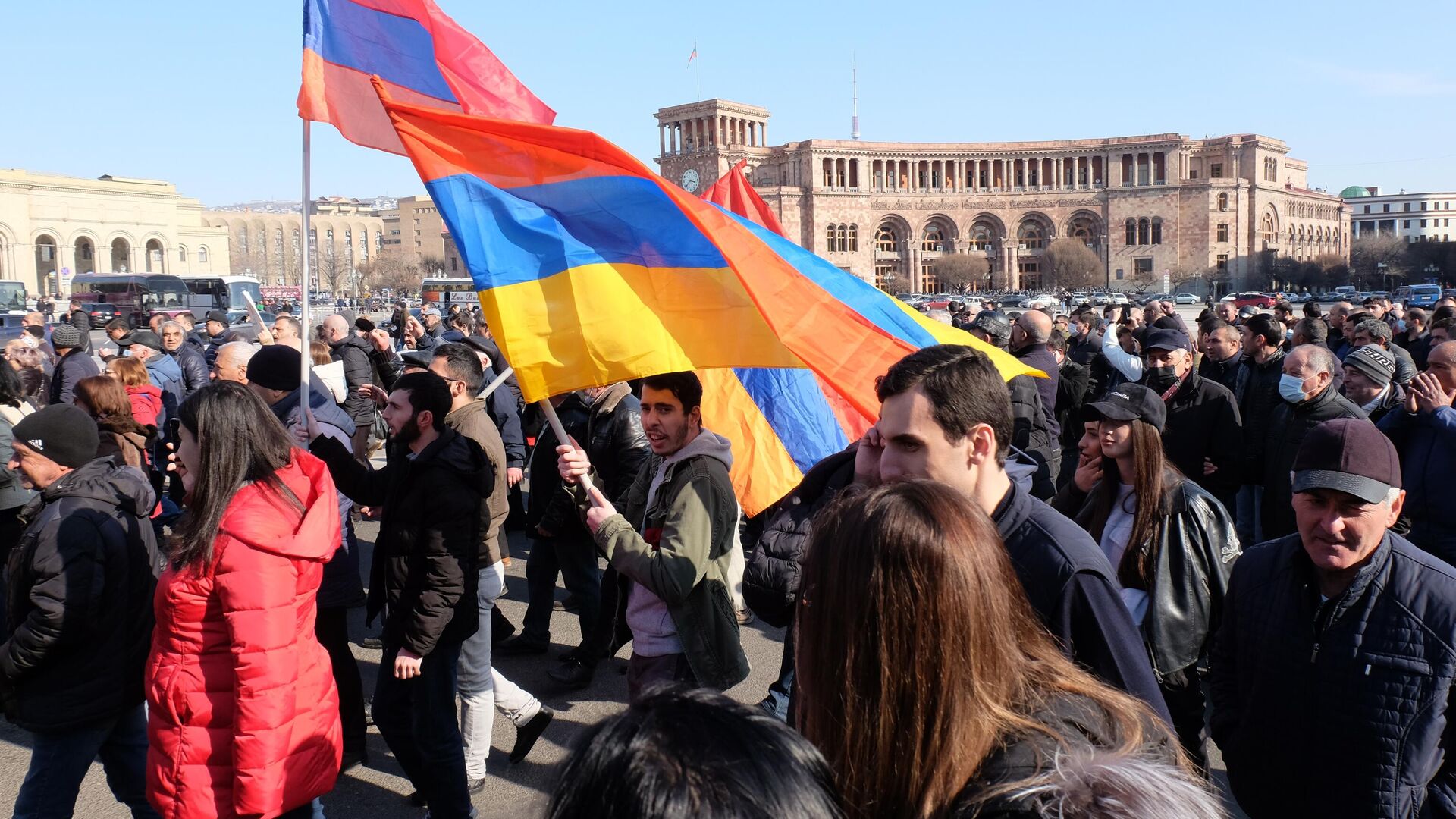 Участники митинга оппозиции на площади Революции в Ереване - РИА Новости, 1920, 26.02.2021