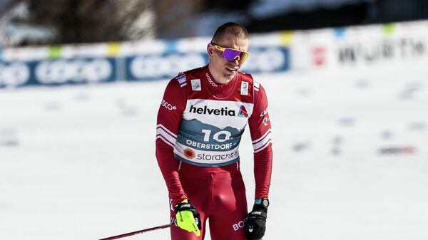 Александр Большунов на финише спринта свободным стилем в финале соревнований по лыжным гонкам среди мужчин на чемпионате мира-2021 по лыжным видам спорта в немецком Оберстдорфе.
