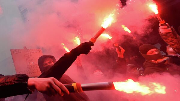 Сторонники Сергея Стерненко во время митинга у здания генеральной прокуратуры в Киеве, Украина