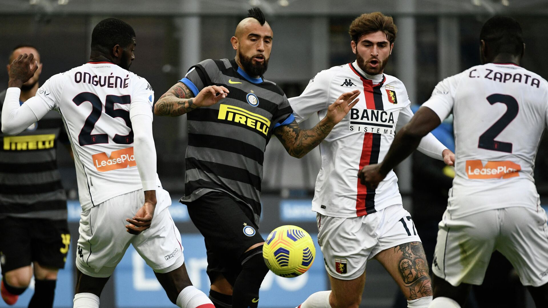 Inter Milan's Chilean midfielder Arturo Vidal (C) challenges Genoa's Cameroonian defender Jerome Onguene (L), Genoa's Italian midfielder Manolo Portanova (2ndR) and Genoa's Colombian defender Cristian Zapata during the Italian Serie A football match Inter Milan v Genoa on February 28, 2021 at the San Siro stadium in Milan. (Photo by Filippo MONTEFORTE / AFP) - РИА Новости, 1920, 28.02.2021