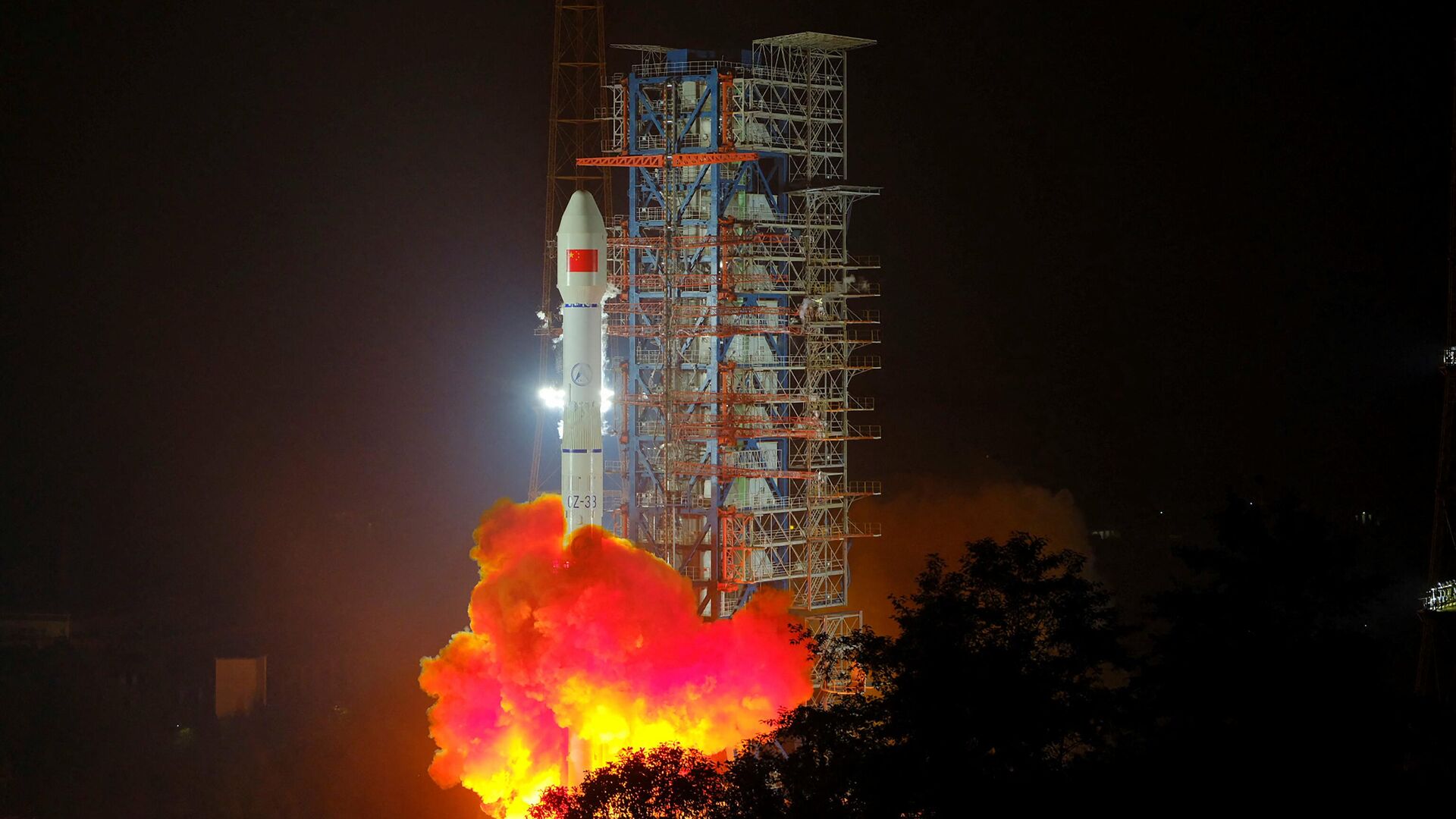 Запуск ракеты-носителя Чанчжэн-3B со спутником мобильной связи Tiantong 1-02 с космодрома Сичан - РИА Новости, 1920, 01.03.2021