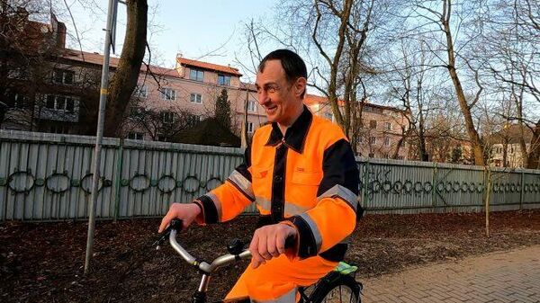 Добрые сердцем: жители Калининграда собрали деньги на велосипед дворнику