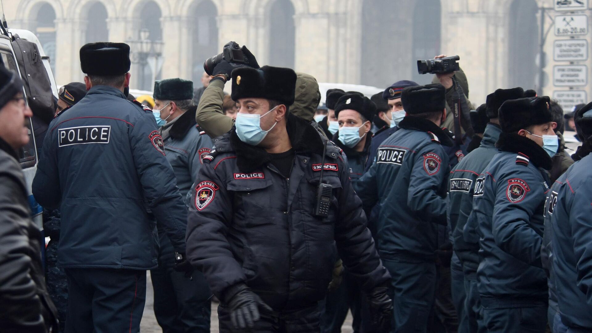 Сотрудники полиции во время акции протеста в Ереване - РИА Новости, 1920, 01.03.2021