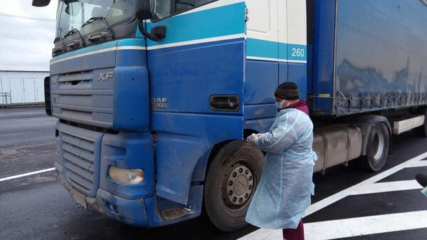 Прибытие гуманитарного груза ООН на КПП Луганск-Счастье