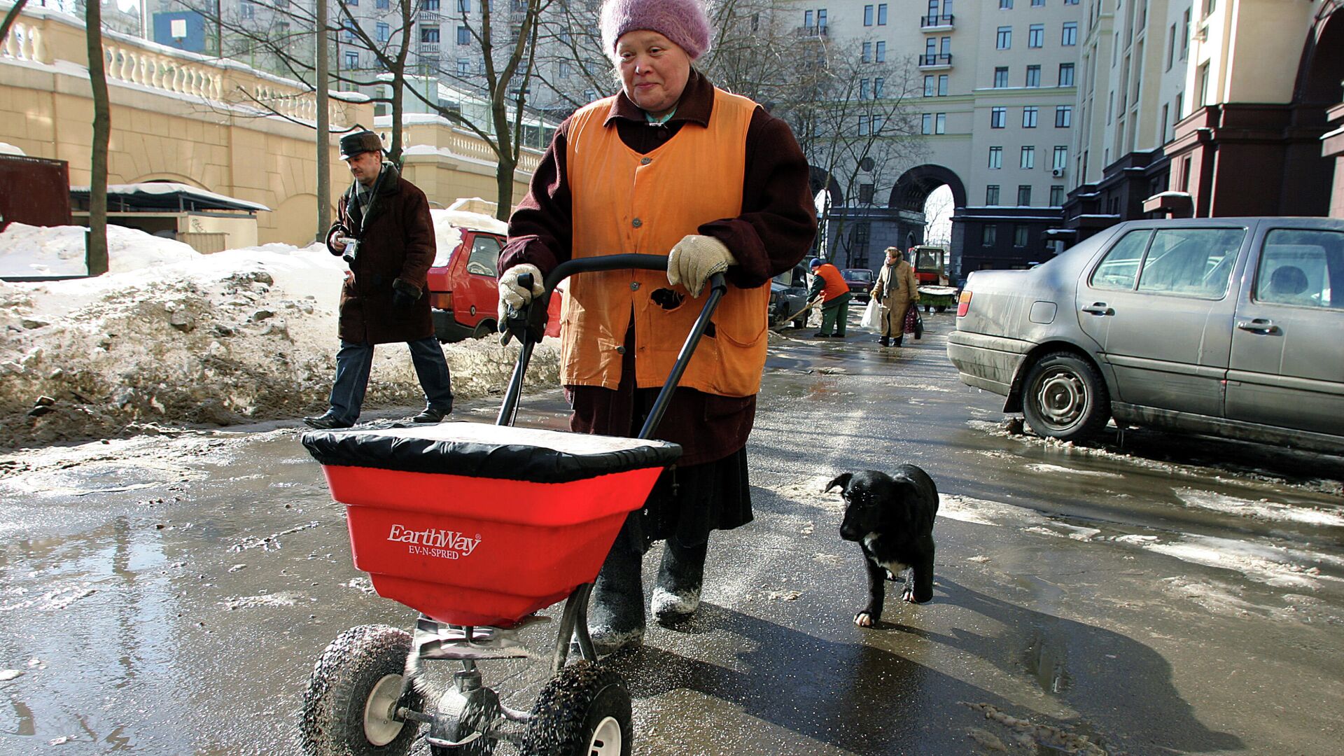 Уборка снега на улицах Москвы. - РИА Новости, 1920, 02.03.2021