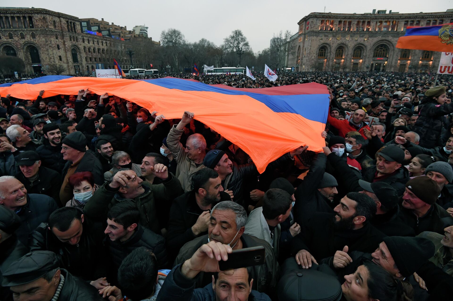 Акция сторонников премьер-министра Армении Никола Пашиняна в Ереване - РИА Новости, 1920, 02.03.2021