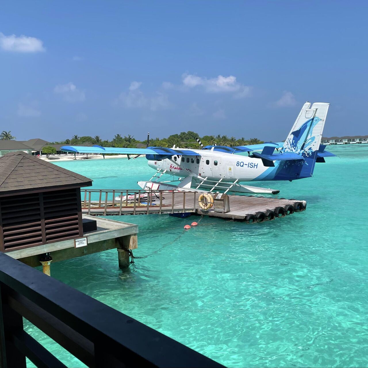 Прямой перелет на мальдивы из москвы. Мале Мальдивы аэропорт гидросамолеты. Seaplane Мальдивы. Мальдивы трансфер на гидросамолете. Водный самолет на Мальдивах.