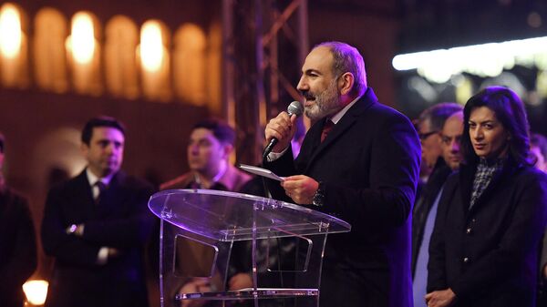Никол Пашинян на акции своих сторонников в Ереване 
