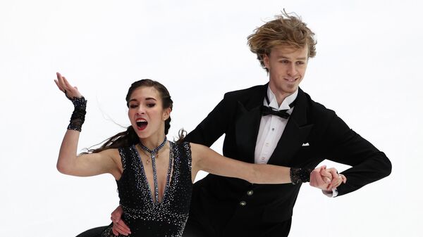 Диана Дэвис и Глеб Смолкин выступают в ритмическом танце в финале Кубка России по фигурному катанию в Москве.
