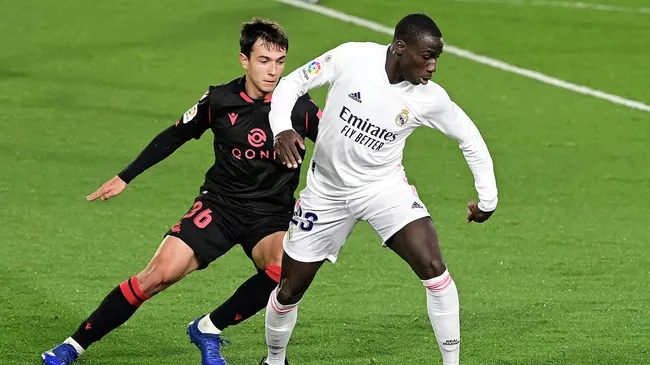 Real Sociedad's Spanish midfielder Martin Zubimendi (L) challenges Real Madrid's French defender Ferland Mendy during the Spanish league football match between Real Madrid CF and Real Sociedad at the Alfredo di Stefano stadium in Valdebebas, on the outskirts of Madrid on March 1, 2021. (Photo by JAVIER SORIANO / AFP)