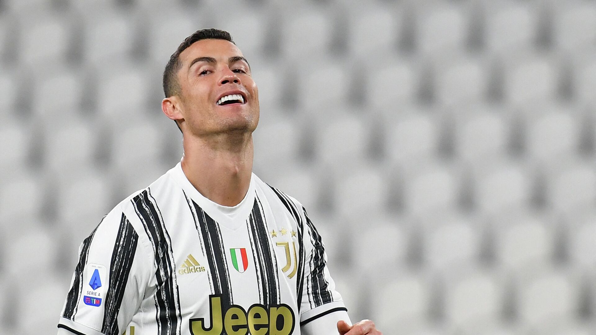 Juventus' Portuguese forward Cristiano Ronaldo reacts during the Italian Serie A football match Juventus vs Spezia on March 02, 2021 at the Juventus stadium in Turin. (Photo by Isabella BONOTTO / AFP) - РИА Новости, 1920, 03.03.2021
