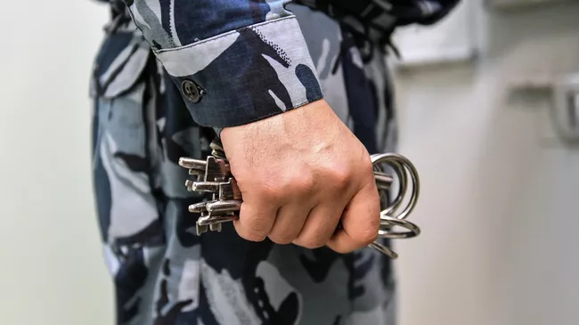 Сотрудник ФСИН России в следственном изоляторе
