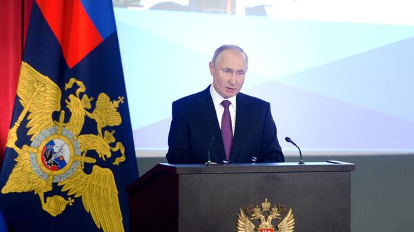 Президент РФ Владимир Путин выступает на ежегодном расширенном заседании коллегии министерства внутренних дел РФ