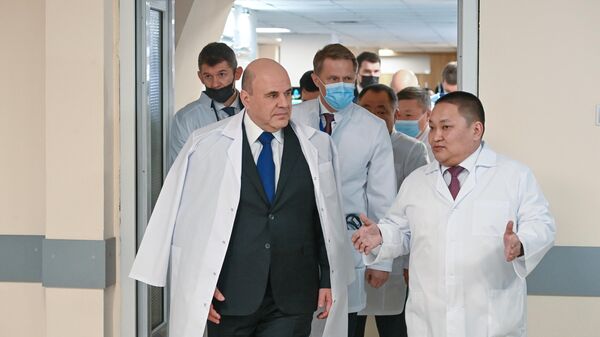 Председатель правительства РФ Михаил Мишустин во время посещения терапевтического корпуса Республиканской больницы № 1 в Кызыле