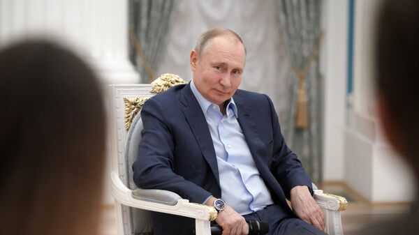 Президент РФ Владимир Путин проводит встречу с участниками общероссийской акции взаимопомощи Мы вместе в Кремле