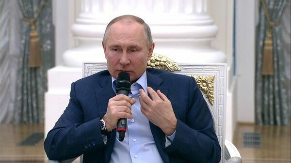 Букашка. Раздавить его не жалко: Путин про тех, кто подталкивает подростков к суицидам