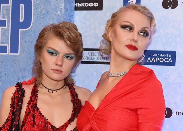 Реальные мать и дочь порно актрисы - порно видео смотреть онлайн на intim-top.ru