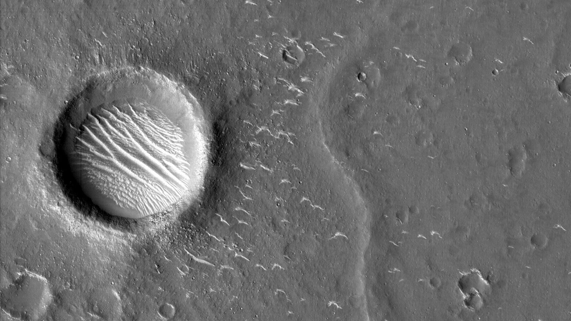 Снимки Марса, сделанные зондом Тяньвэнь-1 - РИА Новости, 1920, 15.05.2021
