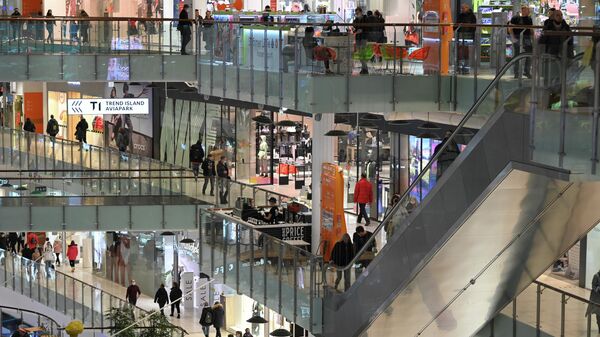 Поток покупателей в торговых центрах Москвы не восстановился с 2020 года