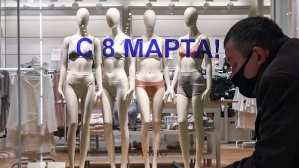 Покупатель в торговом центре 