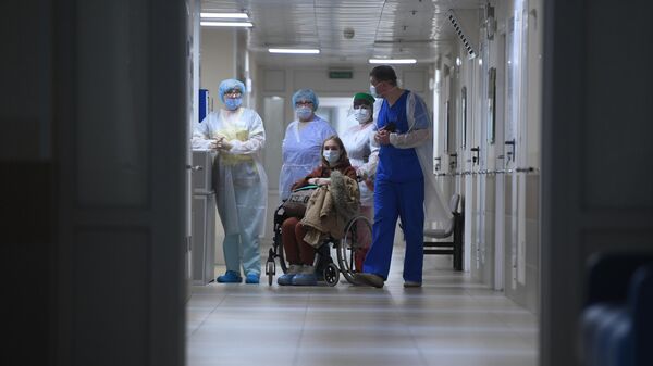Медицинские работники и пациент в городской клинической больнице №15 имени О.М. Филатова