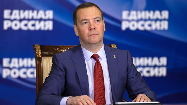 Председатель Всероссийской политической партии Единая Россия Дмитрий Медведев ведет прием граждан в режиме видеоконференции