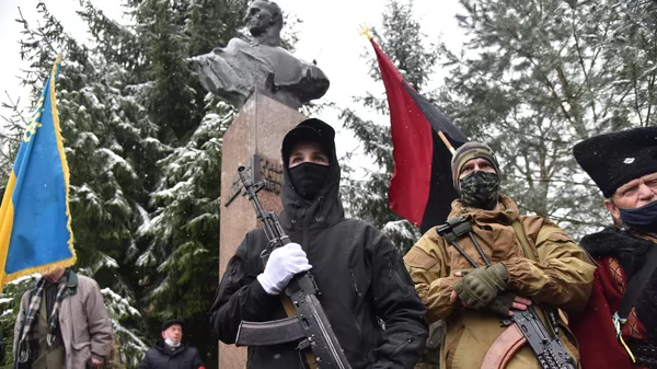 Участники акции в годовщину гибели бывшего главнокомандующего Украинской повстанческой армией (запрещенная в России экстремистская организация) Романа Шухевича во Львове