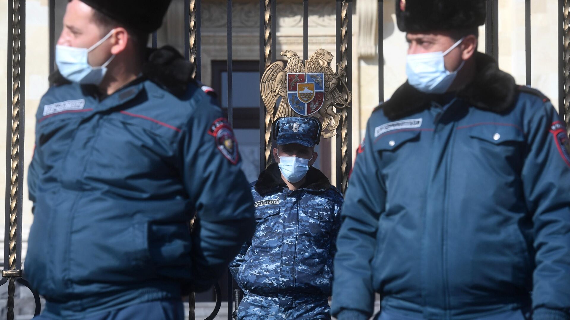 Сотрудники полиции перед зданием Национального собрания Армении в Ереване - РИА Новости, 1920, 06.03.2021