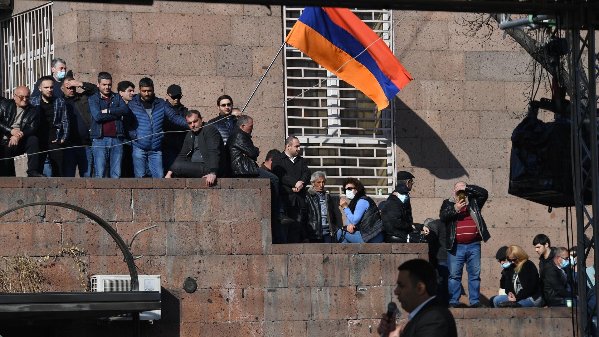 Участники митинга оппозиции на проспекте Баграмяна у здания Национальной академии наук в Еревaне - РИА Новости, 1920, 07.03.2021