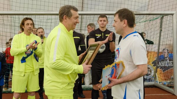 Звезды отечественного футбола во главе с Александром Мостовым провели мастер-класс для юных воронежских спортсменов