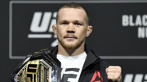 Петр Ян с чемпионским поясом UFC Петр Ян с чемпионским поясом UFC