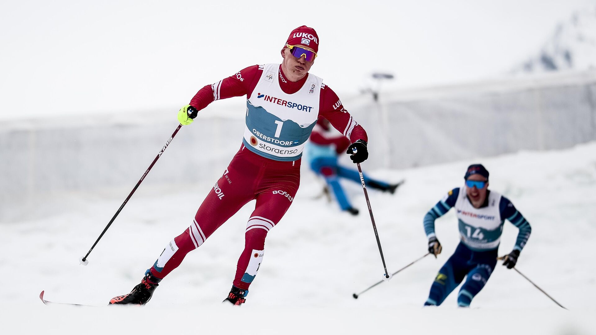 Александр Большунов на дистанции масс-старта среди мужчин на чемпионате мира - 2021 по лыжным видам спорта в немецком Оберстдорфе - РИА Новости, 1920, 07.03.2021