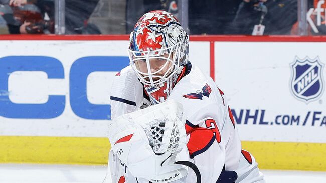 PHILADELPHIA, PENNSYLVANIA - MARCH 07: Ilya Samsonov #30 of the Washington Capitals makes a save during the third period against the Philadelphia Flyers at Wells Fargo Center on March 07, 2021 in Philadelphia, Pennsylvania.   Tim Nwachukwu/Getty Images/AFP (Photo by Tim Nwachukwu / GETTY IMAGES NORTH AMERICA / Getty Images via AFP)