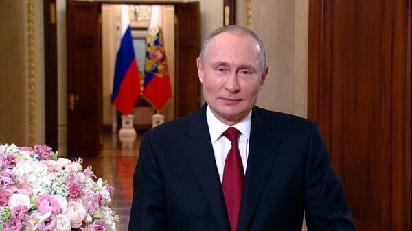 Владимир Путин поздравил женщин с 8 Марта