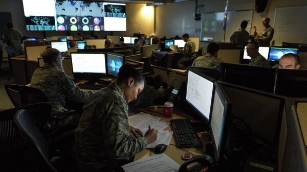 Военнослужащие 175-й группы по операциям в киберпространстве армии США на авиабазе Warfield в штате Винсконсин